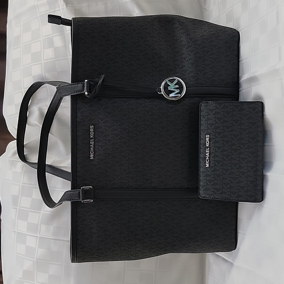Michael Kors black leather tote purse and matching wallet. - Picture 1 of 12